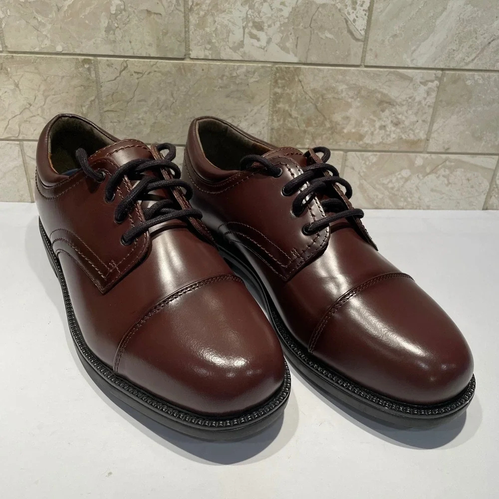 Dockers Gordon Mens 10.5M Brown Burgundy Leather Cap Toe Oxford Dress Shoes NWOT